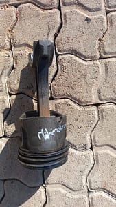 Mahindra Scorpio 2.5 NEF Piston & Conrod used 2 Mahindra Scorpio 2.5 NEF Piston & Conrod