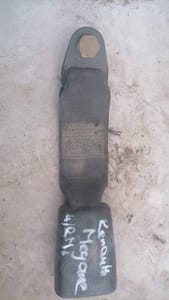 2006 Renault Megane 1.6 safety belt clip used 2 2006 Renault Megane 1.6 safety belt clip