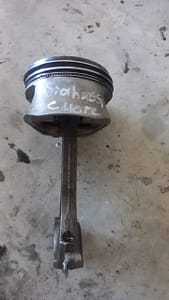 Daihatsu Cuore Piston & Conrod 2 Daihatsu Cuore Piston & Conrod