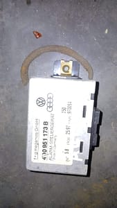 Audi A4 S4 B5 8D Alarm control unit/module 4D0951173B