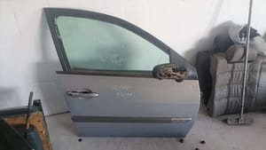 2006 Renault Megane Hatch Right Front door shell 2 2006 Renault Megane Hatch Right Front door shell