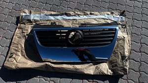 2007-2010 Vw Volkswagen Passat Front Grille 3C0853651A New Original