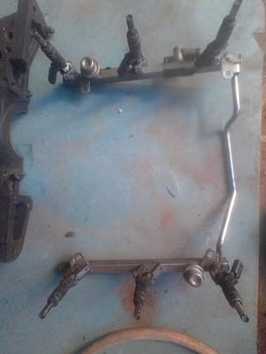 Used Mercedes Benz V6 Injectors with Rail for W204 M274