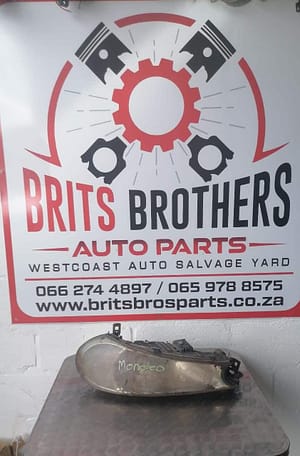 Ford Mondeo Right Headlight