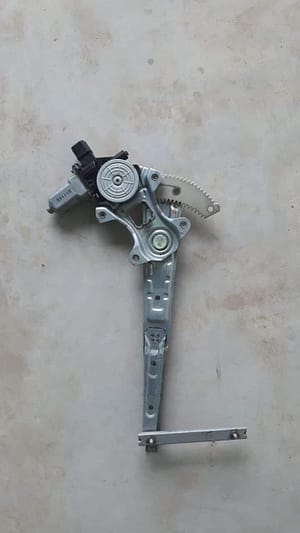 2013 Isuzu KB Left Front Window Mechanism