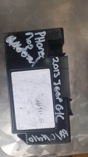2013 Jeep Grand Cherokee phone module 68104910AB