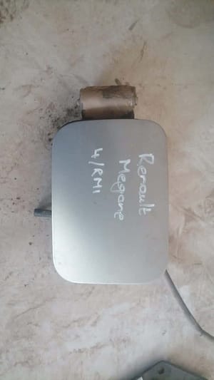 2006 Renault Megane 1.6 fuel flap