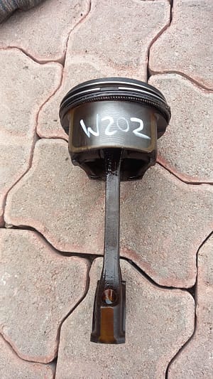 Mercedes C180 W202 Kompressor piston and conrod
