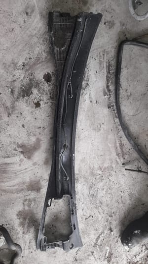 2005 Renault Kangoo windscreen cowling